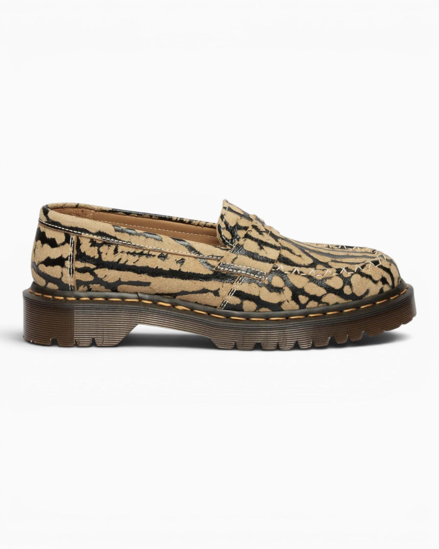 Dr. Martens Delapre Suede Loafer Teak/Black