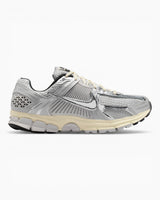 Nike Zoom Vomero 5 Kadın Sneaker Grey Fog/Metallic Silver/Coconut Milk/Chrome